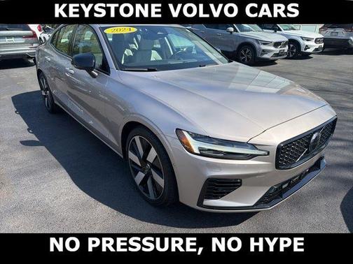 2024 Volvo S60 Recharge Plug-In Hybrid T8 Ultimate Dark Theme