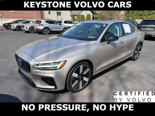 Bright 2024 Volvo S60 Recharge Plug-In Hybrid T8 Ultimate Dark Theme