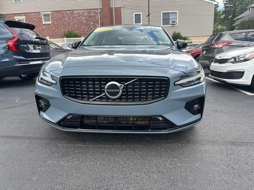 2024 Volvo S60 B5 Core Dark