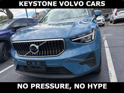 2025 Volvo XC40 B5 Core Bright Theme