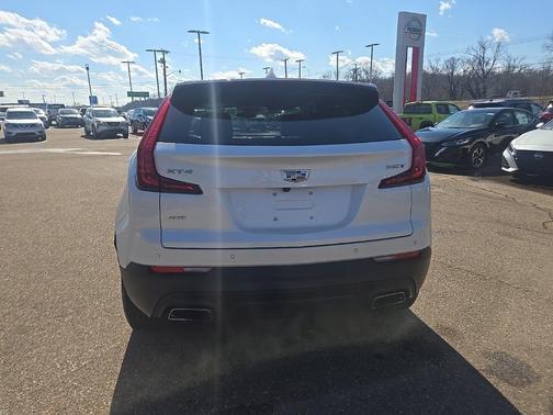 2022 Cadillac XT4 Luxury