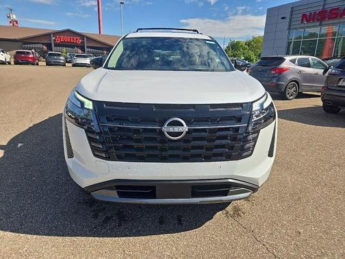 Everest White Pearl Tricoat 2026 Nissan Pathfinder Platinum