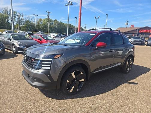 Gun Metallic/Scarlet Ember Tintcoat 2026 Nissan Kicks SR