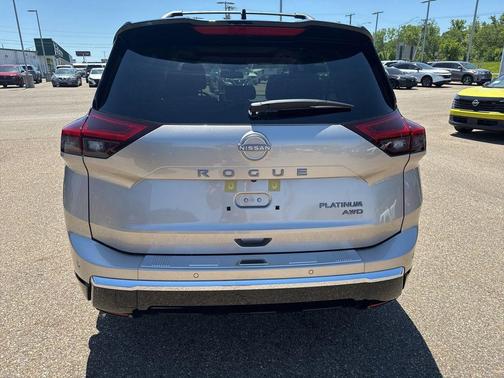 Champagne Silver/Black 2026 Nissan Rogue Platinum