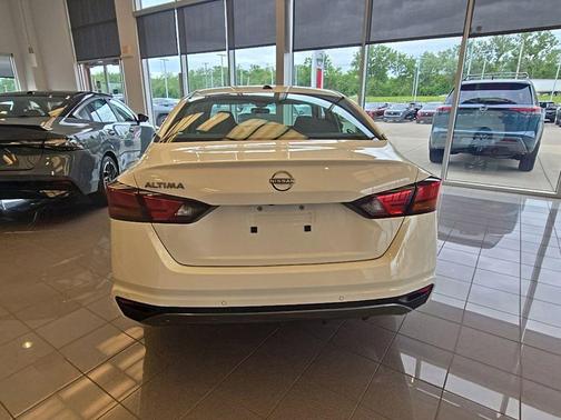Glacier White 2026 Nissan Altima 2.5 SV