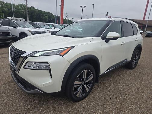 White 2023 Nissan Rogue SL