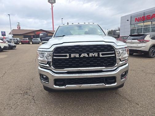Bright White Clearcoat 2024 RAM 3500 Big Horn Crew Cab 4x4 8' Box