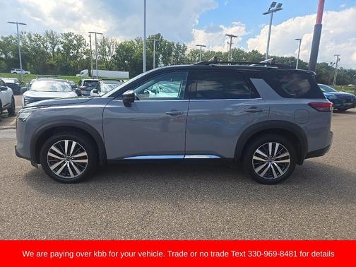 Gray / Black 2022 Nissan Pathfinder Platinum 4WD