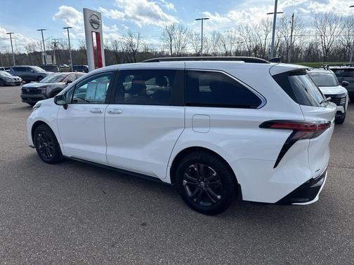 2024 Toyota Sienna XSE 7 Passenger