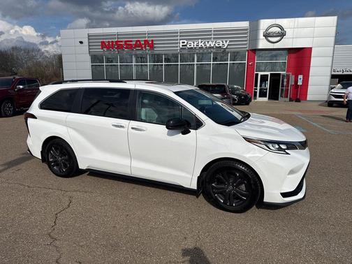 2024 Toyota Sienna XSE 7 Passenger