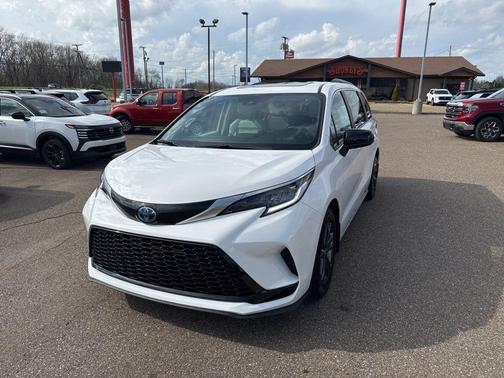 2024 Toyota Sienna XSE 7 Passenger