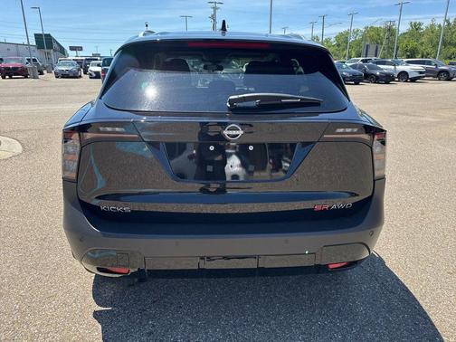 Super Black 2026 Nissan Kicks SR