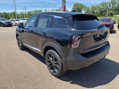 Super Black 2026 Nissan Kicks SR