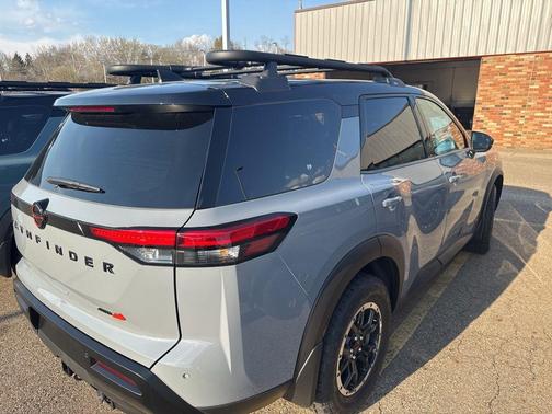 Boulder Gray/Super Black 2026 Nissan Pathfinder Rock Creek