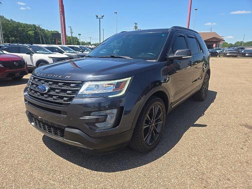 Magnetic Metallic 2017 Ford Explorer XLT