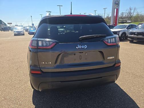 Granite Crystal Metallic Clearcoat 2019 Jeep Cherokee Latitude Plus