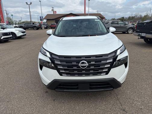 Everest White Pearl Tricoat 2026 Nissan Rogue SV