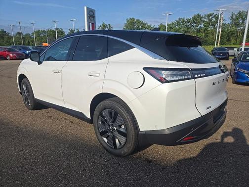 Everest White Pearl Tricoat/Super Black 2025 Nissan Murano SL
