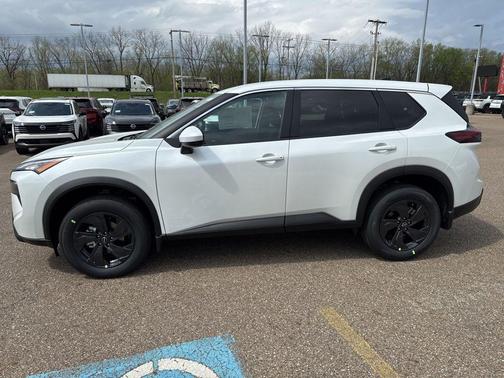 Everest White Pearl Tricoat 2026 Nissan Rogue SV