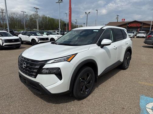 Everest White Pearl Tricoat 2026 Nissan Rogue SV