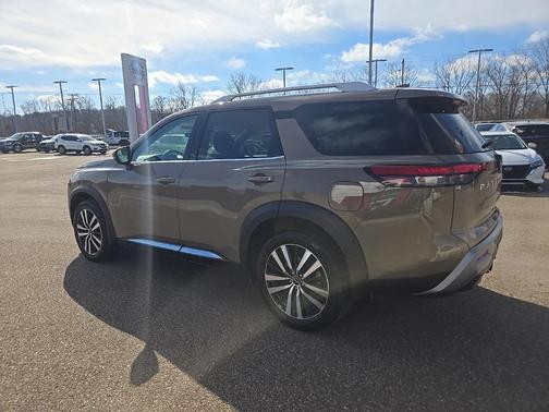 2024 Nissan Pathfinder Platinum 4WD