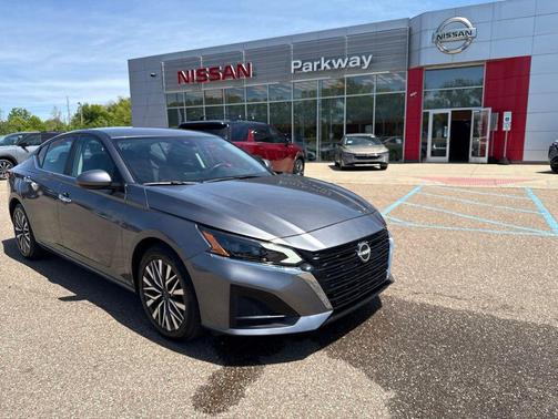 Gun Metallic 2023 Nissan Altima 2.5 SV