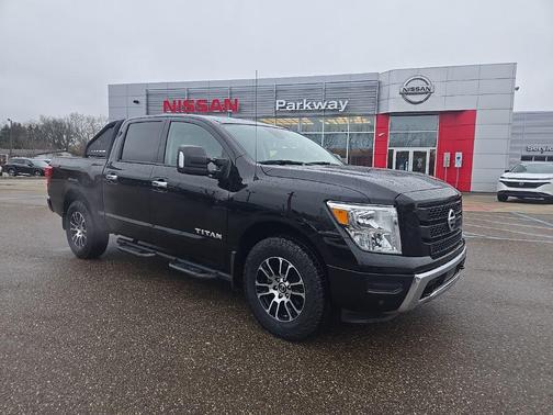 Super Black 2021 Nissan Titan SV