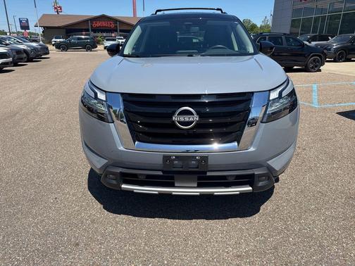 Solid Gray/Super Black 2023 Nissan Pathfinder SL 4WD