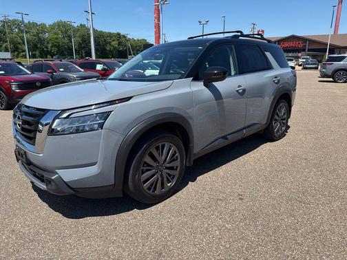 Solid Gray/Super Black 2023 Nissan Pathfinder SL 4WD