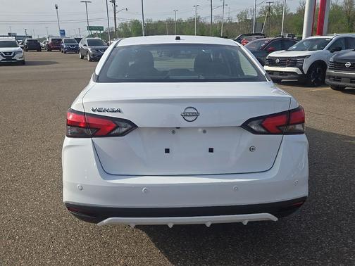 Fresh Powder 2023 Nissan Versa 1.6 S