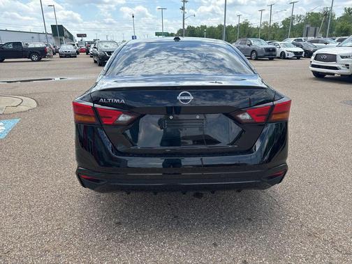 Super Black Clearcoat 2025 Nissan Altima 2.5 SV