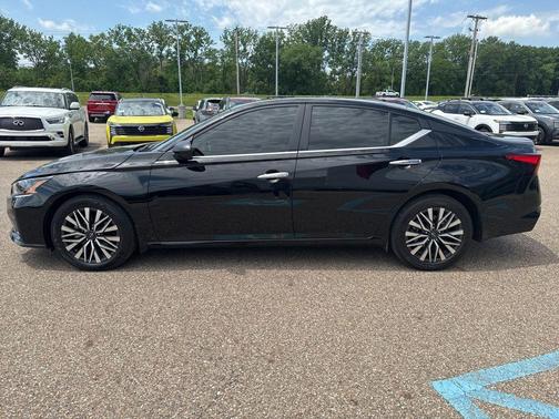 Super Black Clearcoat 2025 Nissan Altima 2.5 SV