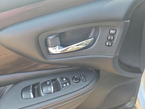 Brilliant Silver Metallic 2023 Nissan Murano Platinum Intelligent AWD