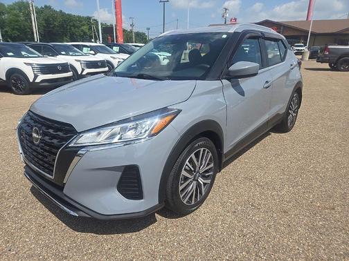 Boulder Gray Pearl 2023 Nissan Kicks SV
