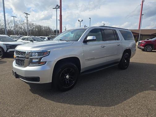 Silver Ice Metallic 2019 Chevrolet Suburban LT