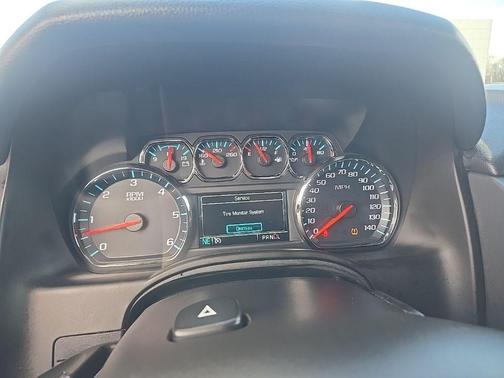 Silver Ice Metallic 2019 Chevrolet Suburban LT