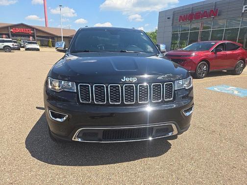 Diamond Black Crystal Pearlcoat 2022 Jeep Grand Cherokee Limited