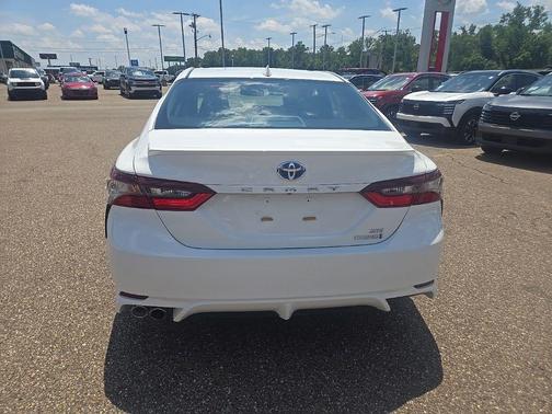 Ice Cap 2023 Toyota Camry Hybrid SE
