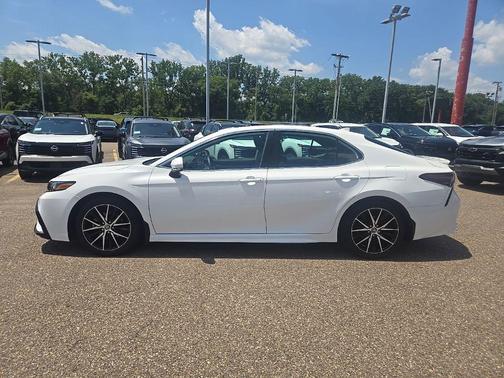 Ice Cap 2023 Toyota Camry Hybrid SE