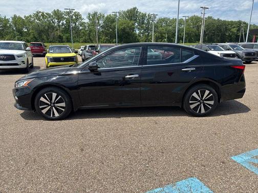 Super Black Clearcoat 2021 Nissan Altima 2.5 SL