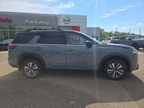 Solid Gray/Super Black 2023 Nissan Pathfinder SL 4WD