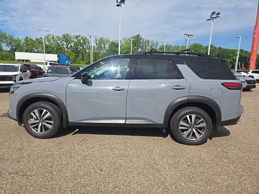 Solid Gray/Super Black 2023 Nissan Pathfinder SL 4WD