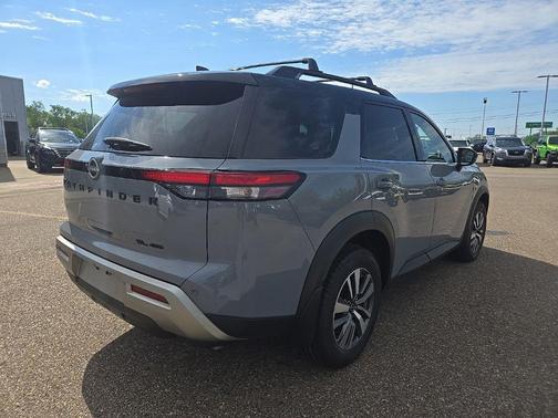 Solid Gray/Super Black 2023 Nissan Pathfinder SL 4WD