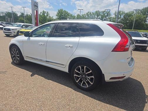 Crystal White Pearl 2016 Volvo XC60 T6 Drive-E