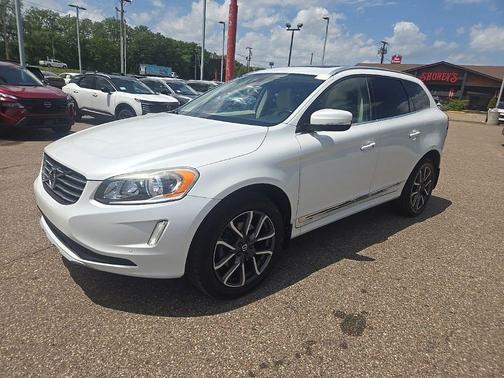 Crystal White Pearl 2016 Volvo XC60 T6 Drive-E