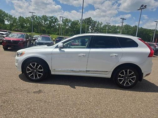 Crystal White Pearl 2016 Volvo XC60 T6 Drive-E