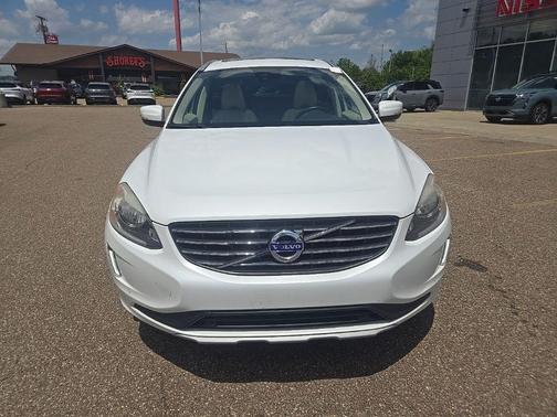 Crystal White Pearl 2016 Volvo XC60 T6 Drive-E