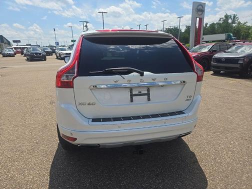 Crystal White Pearl 2016 Volvo XC60 T6 Drive-E