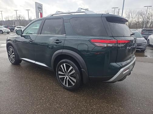 2023 Nissan Pathfinder Platinum 4WD