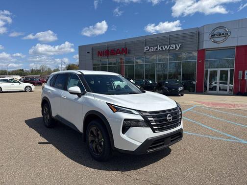 Everest White Pearl Tricoat 2026 Nissan Rogue SV